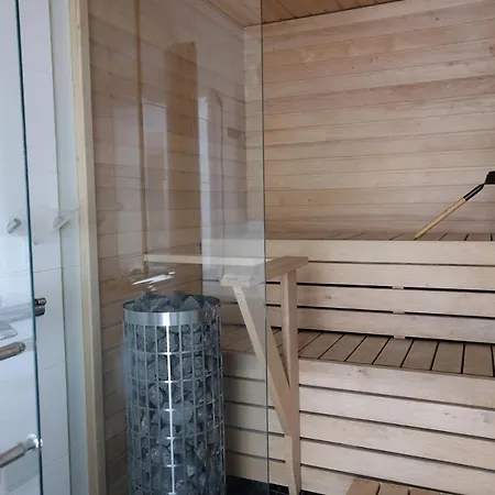 2ndhomes Stunning 35m2 Studio Penthouse With Sauna & Balcony דירה הלסינקי