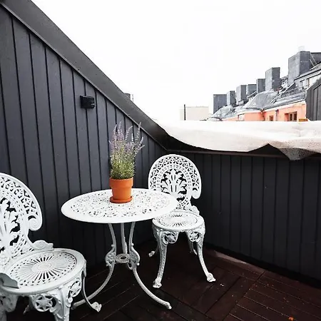 2ndhomes Stunning 35m2 Studio Penthouse With Sauna & Balcony * Helsinki